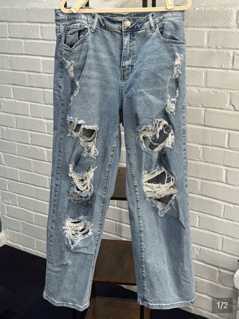 Distressed Light Blue Women’s Jeans - Picture 1 of 2
